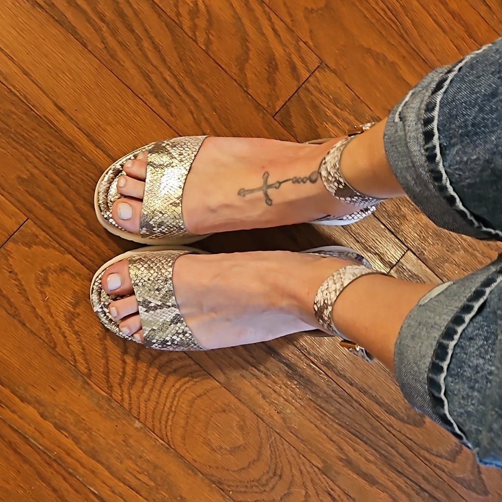New Without Tag Snake skin leather platform sandals